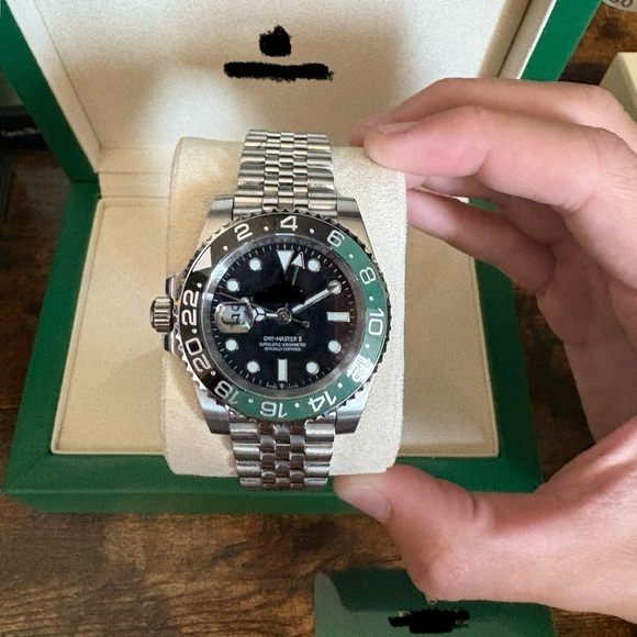 Men’s Luxury Watch Black and Green - Picture 1 of 6
